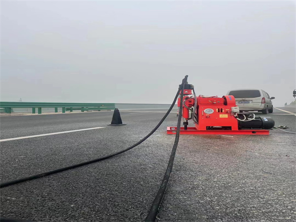 云龙马路路基路面开裂下沉注浆加固灌浆