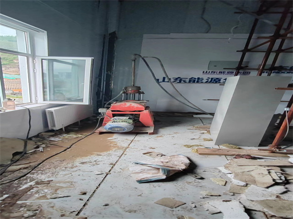 云龙地基基础下沉墙体裂缝加固注浆顶升施工