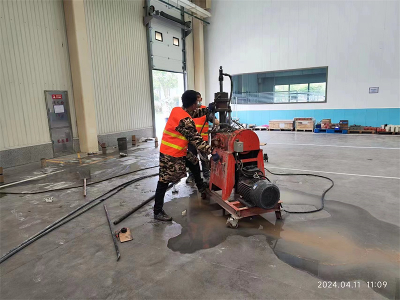 云龙厂房地面下沉塌陷注浆加固施工